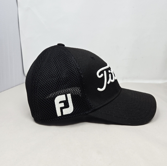 Titleist FJ Pro V1 Black Golfing Casual Hat Sz Med To Large White Lettering Mesh - Picture 4 of 9